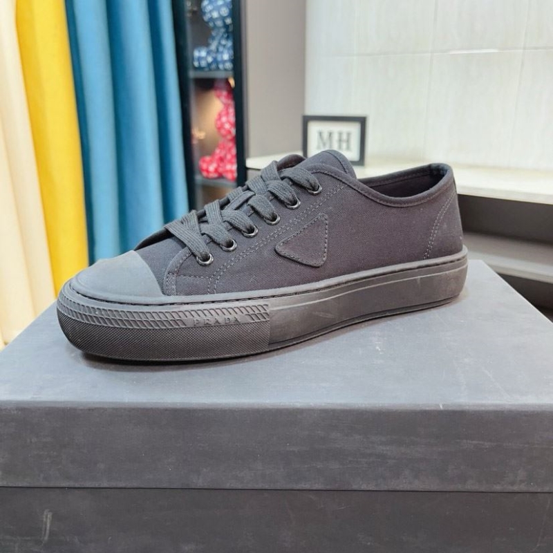 Pra*a casual shoes